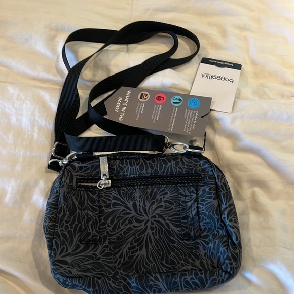 Triple Zip With Front Wallet
Crossbody, belt bag, NWT “Midnight Blossom Print” - Picture 7 of 7